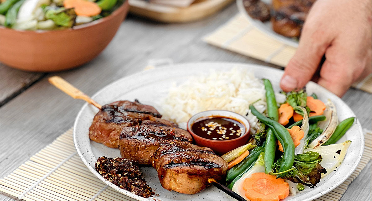 Brochettes de porc à la sauce yakiniku et La pincée Kobé Nº14