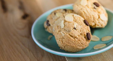Sweet and savory biscuits recipe with thyme and almonds