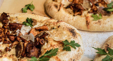 Pizza aux champignons sauvages & saucisson à La pincée Poivrée Nº2